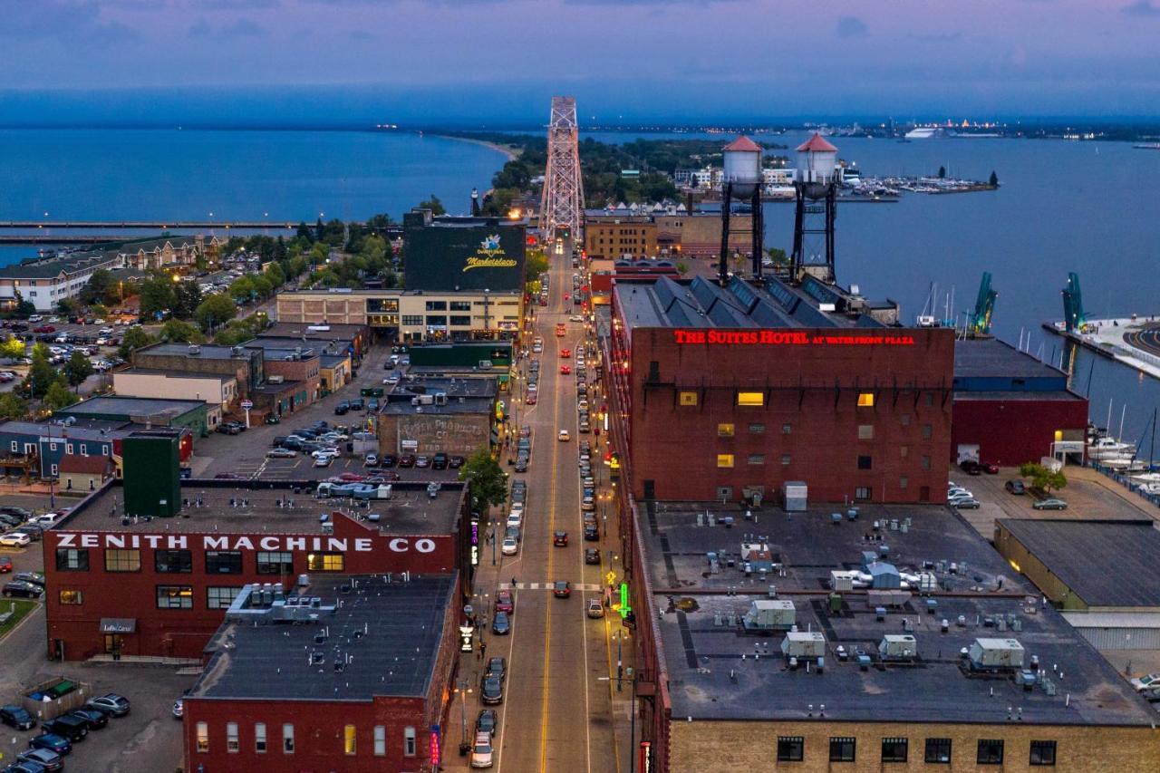 The Suites Hotel At Waterfront Plaza Duluth Esterno foto
