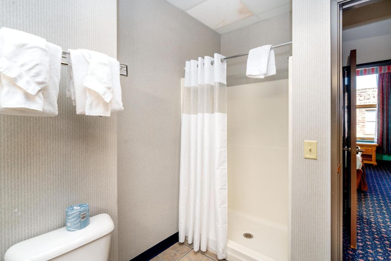 The Suites Hotel At Waterfront Plaza Duluth Esterno foto