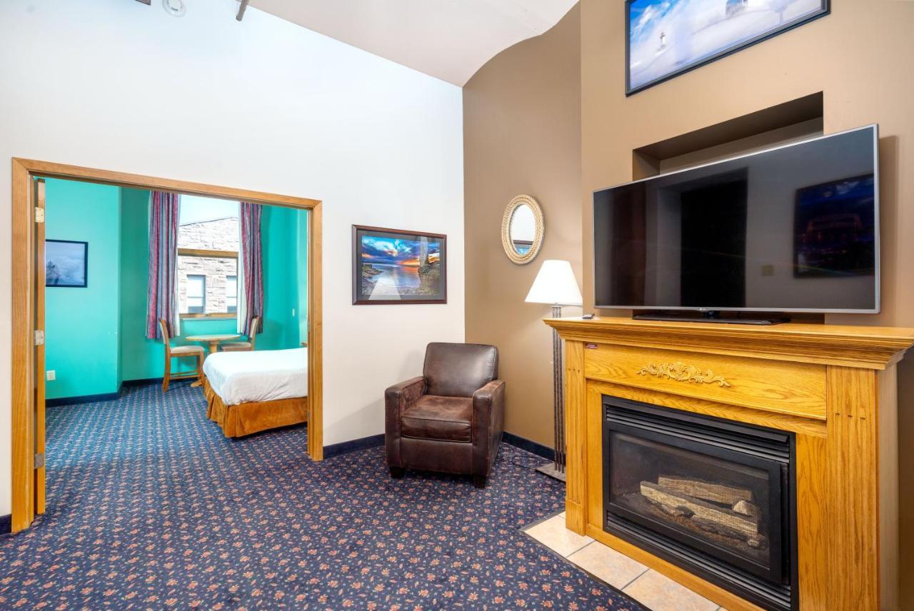 The Suites Hotel At Waterfront Plaza Duluth Esterno foto