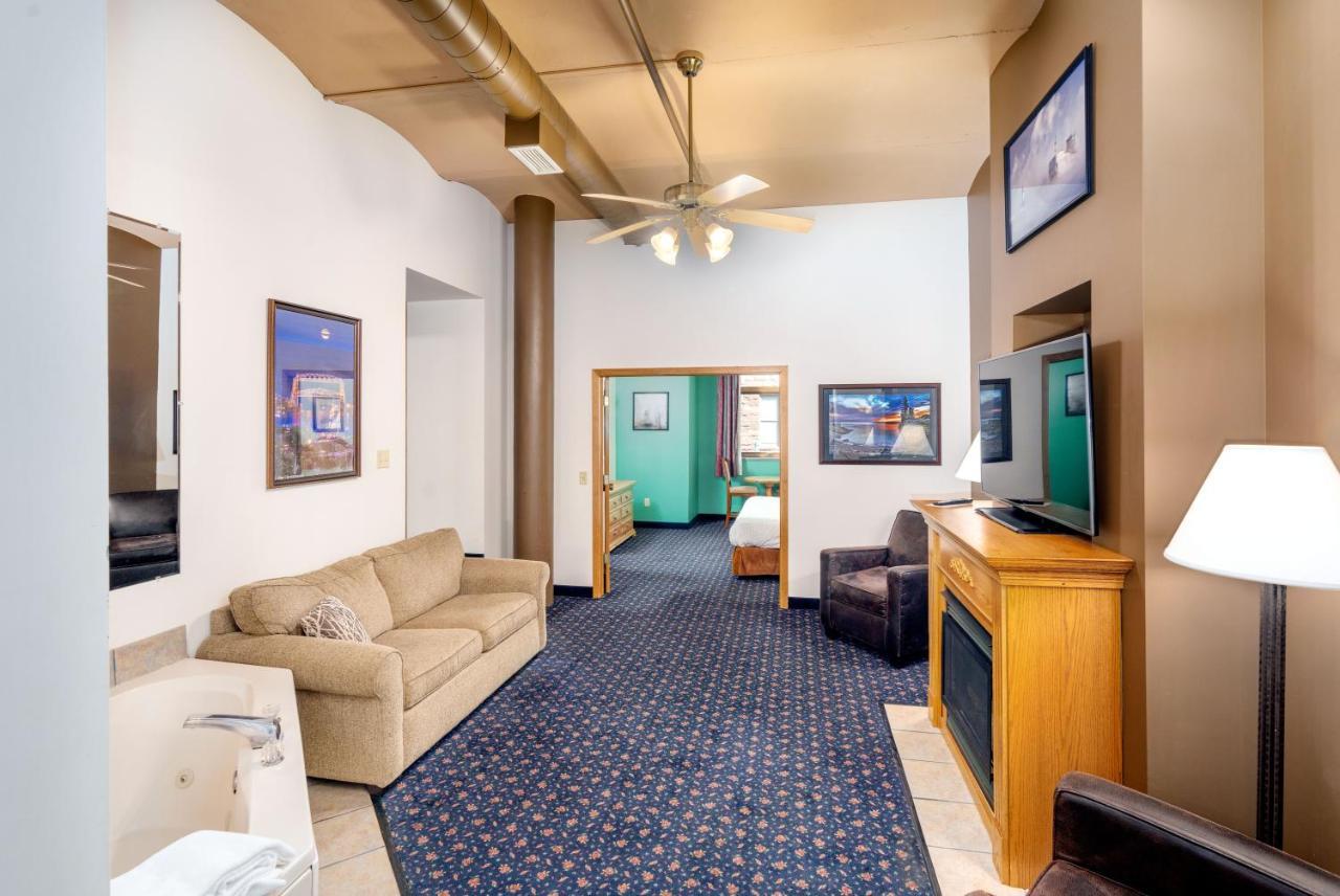 The Suites Hotel At Waterfront Plaza Duluth Esterno foto