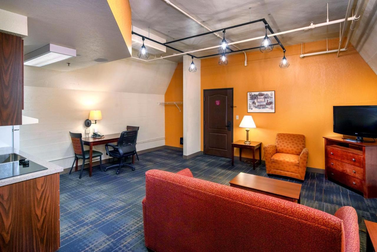 The Suites Hotel At Waterfront Plaza Duluth Esterno foto