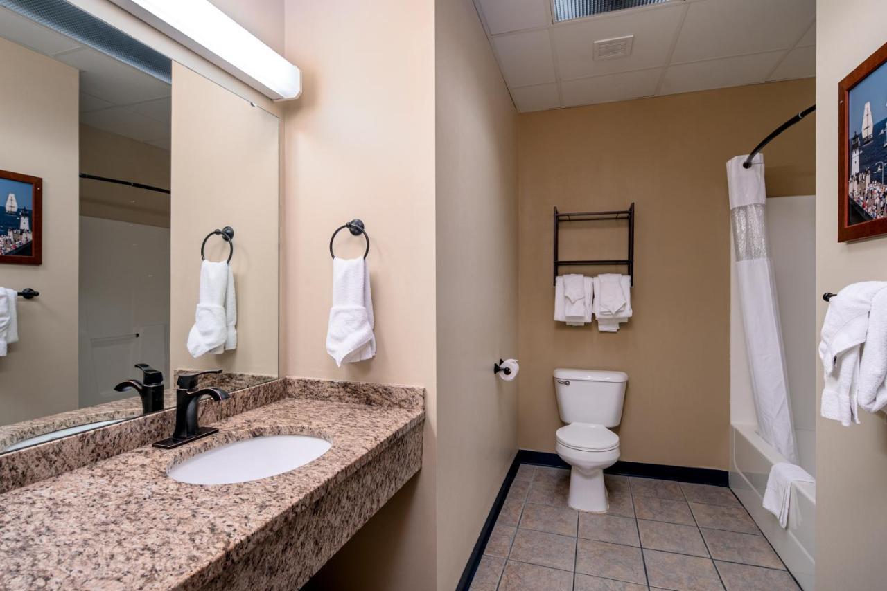 The Suites Hotel At Waterfront Plaza Duluth Esterno foto