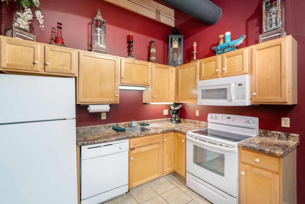 The Suites Hotel At Waterfront Plaza Duluth Esterno foto