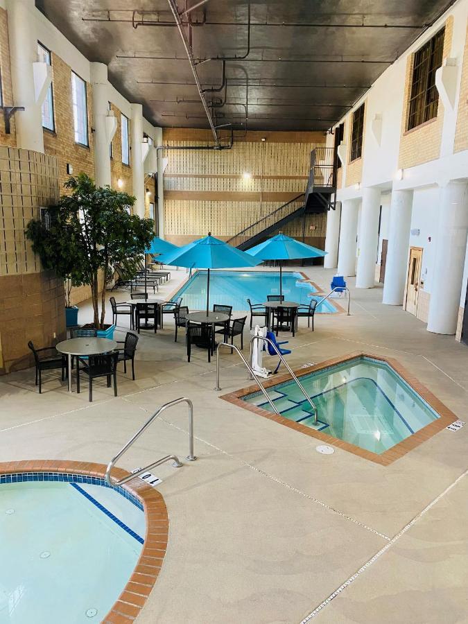 The Suites Hotel At Waterfront Plaza Duluth Esterno foto