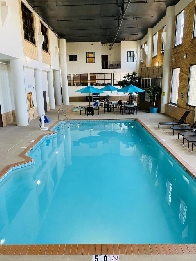 The Suites Hotel At Waterfront Plaza Duluth Esterno foto