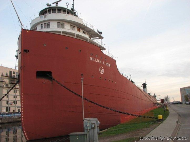 The Suites Hotel At Waterfront Plaza Duluth Esterno foto