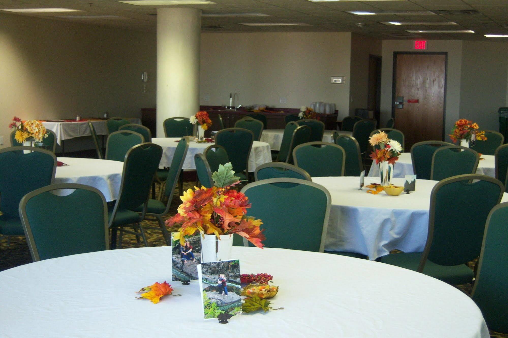 The Suites Hotel At Waterfront Plaza Duluth Esterno foto