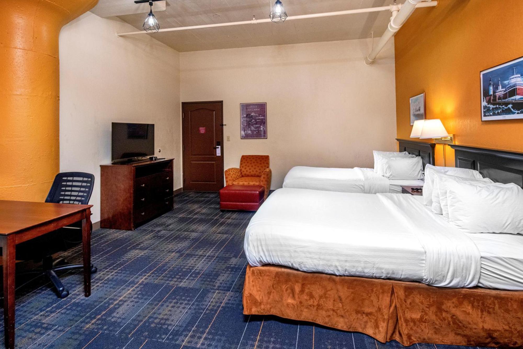 The Suites Hotel At Waterfront Plaza Duluth Esterno foto