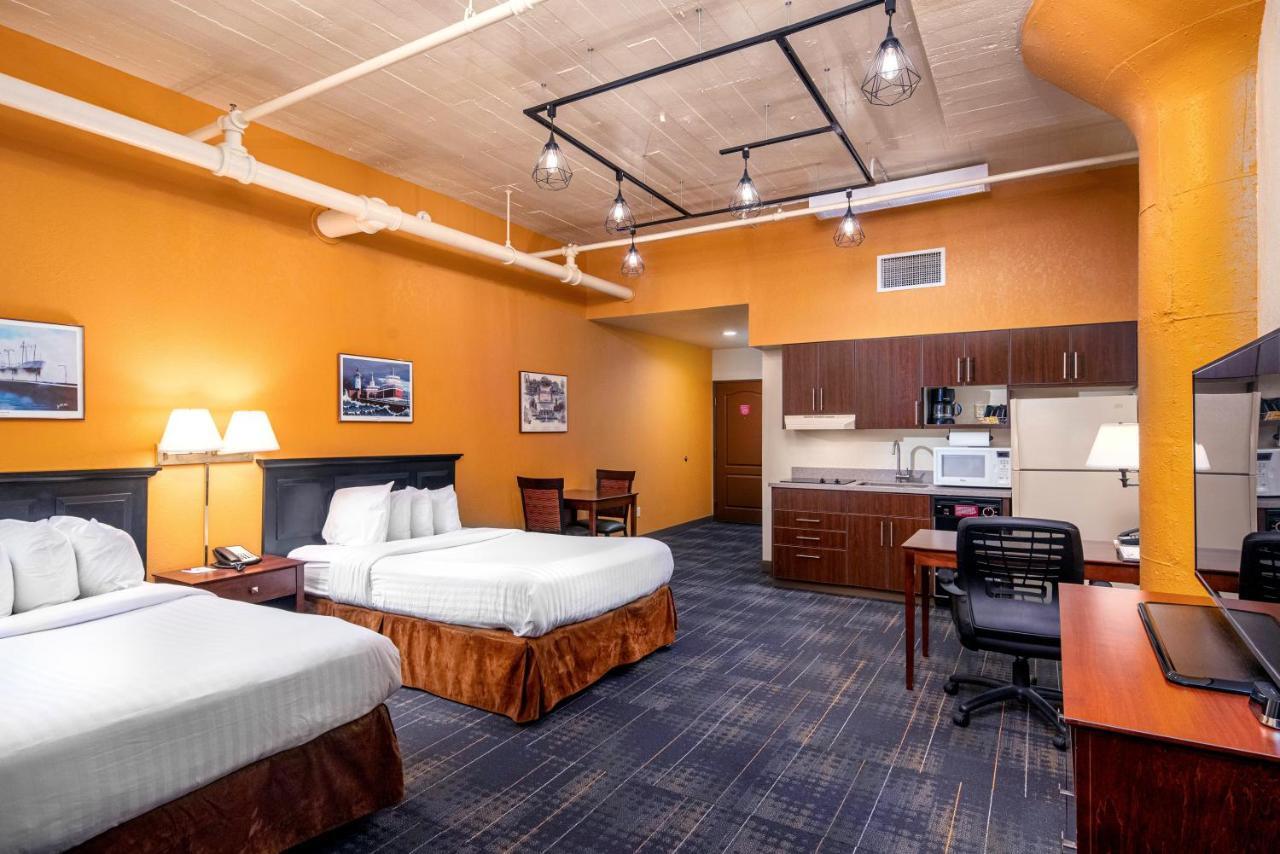 The Suites Hotel At Waterfront Plaza Duluth Esterno foto