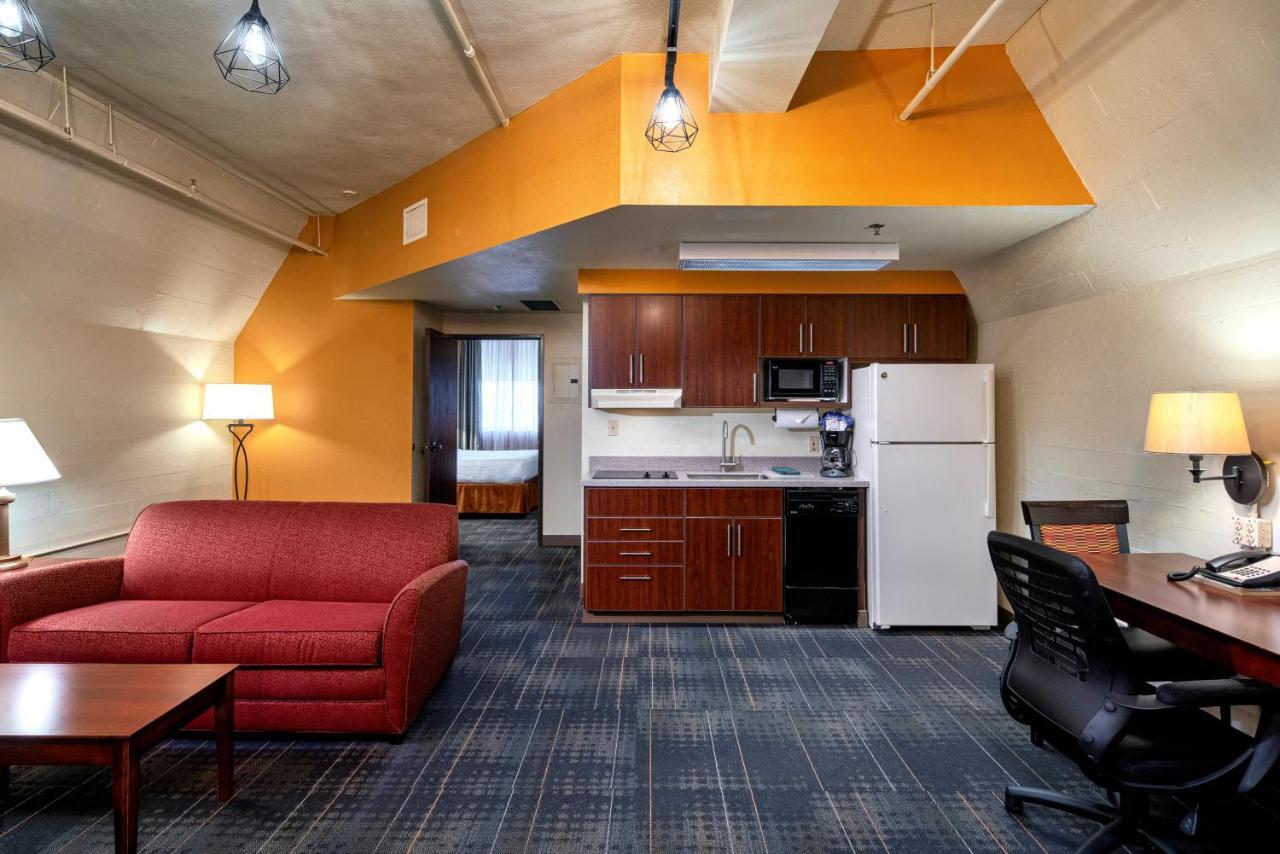 The Suites Hotel At Waterfront Plaza Duluth Esterno foto