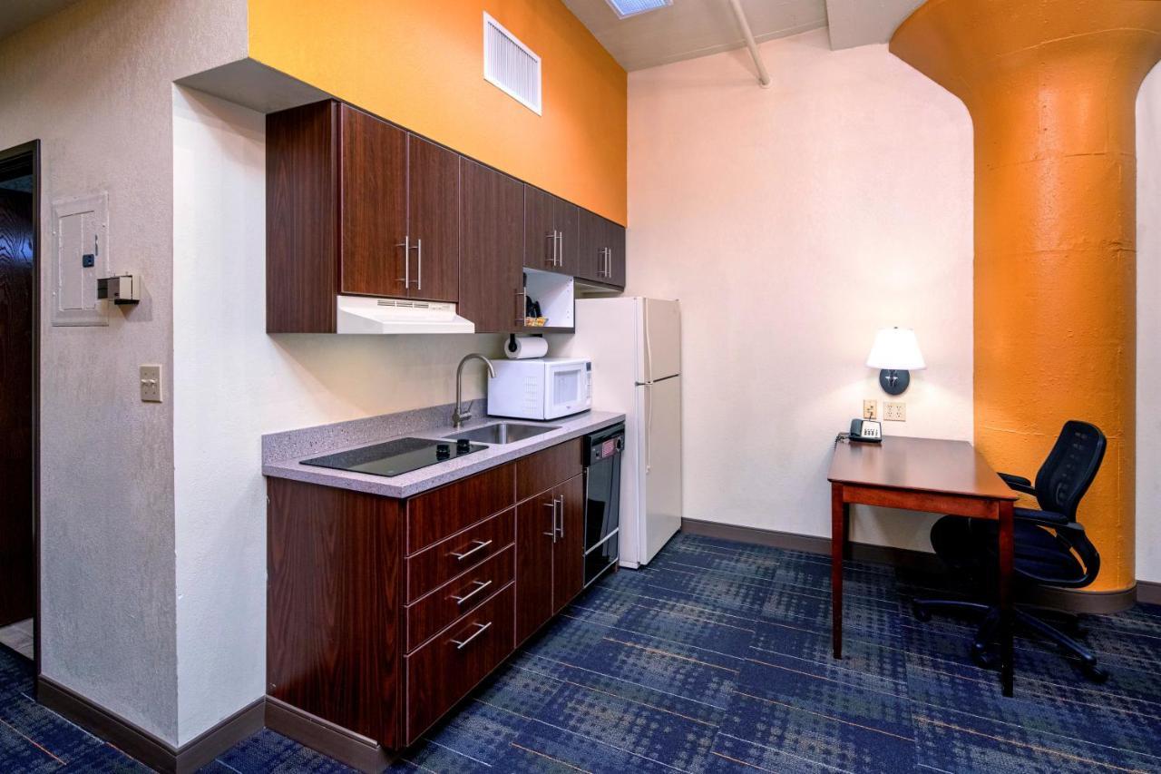The Suites Hotel At Waterfront Plaza Duluth Esterno foto