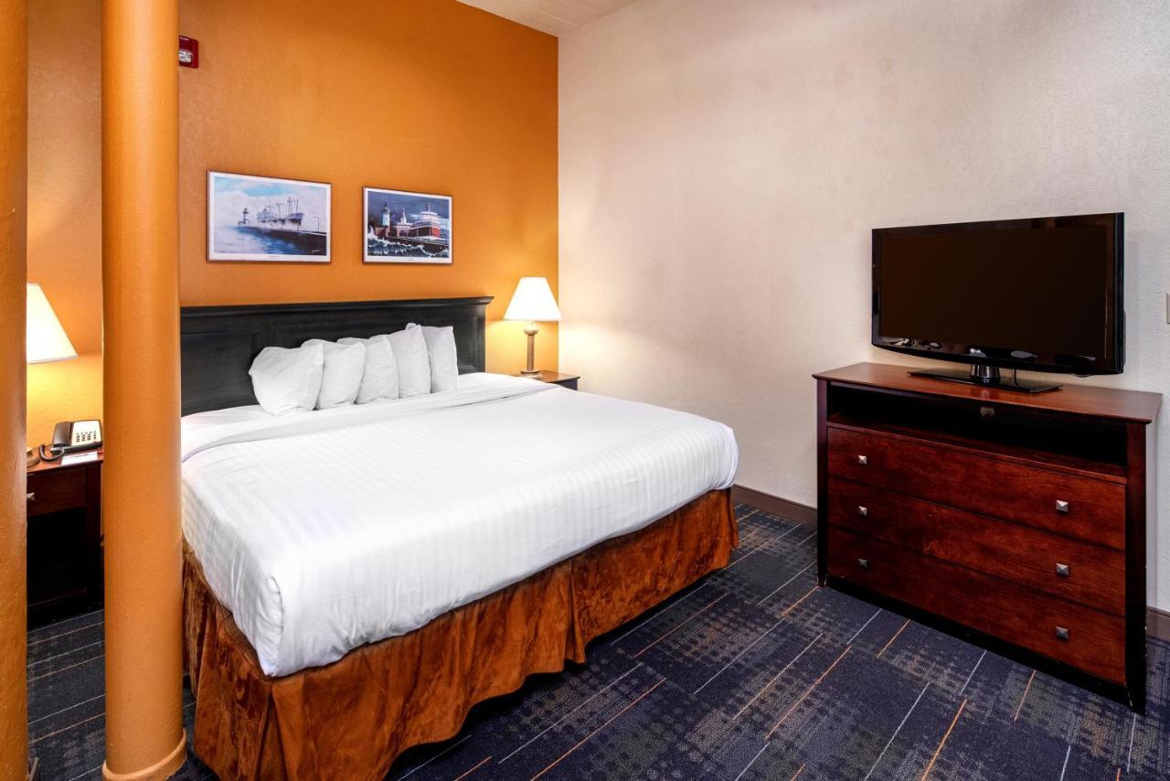 The Suites Hotel At Waterfront Plaza Duluth Esterno foto