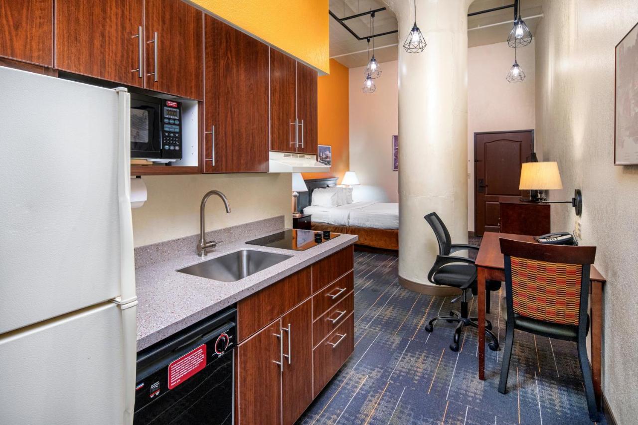 The Suites Hotel At Waterfront Plaza Duluth Esterno foto