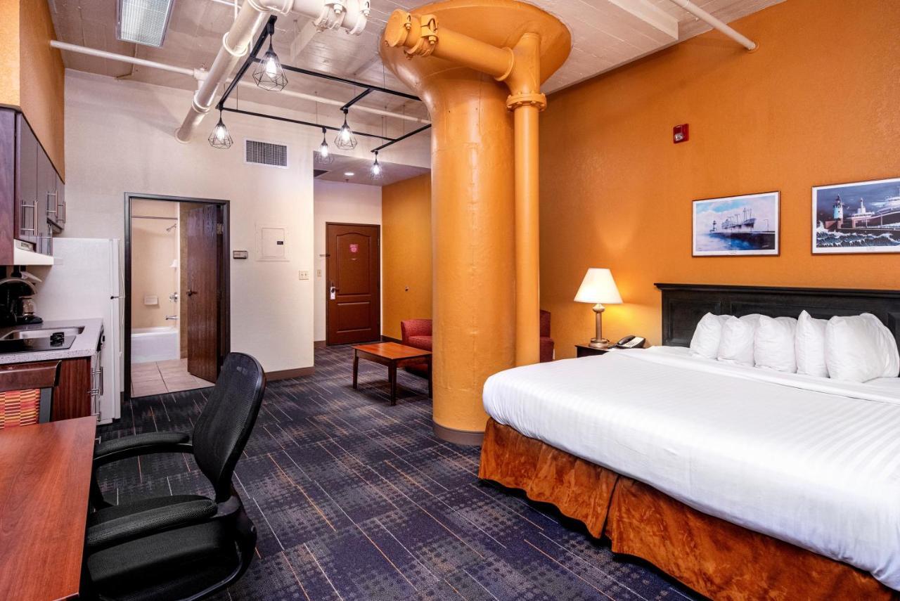 The Suites Hotel At Waterfront Plaza Duluth Esterno foto