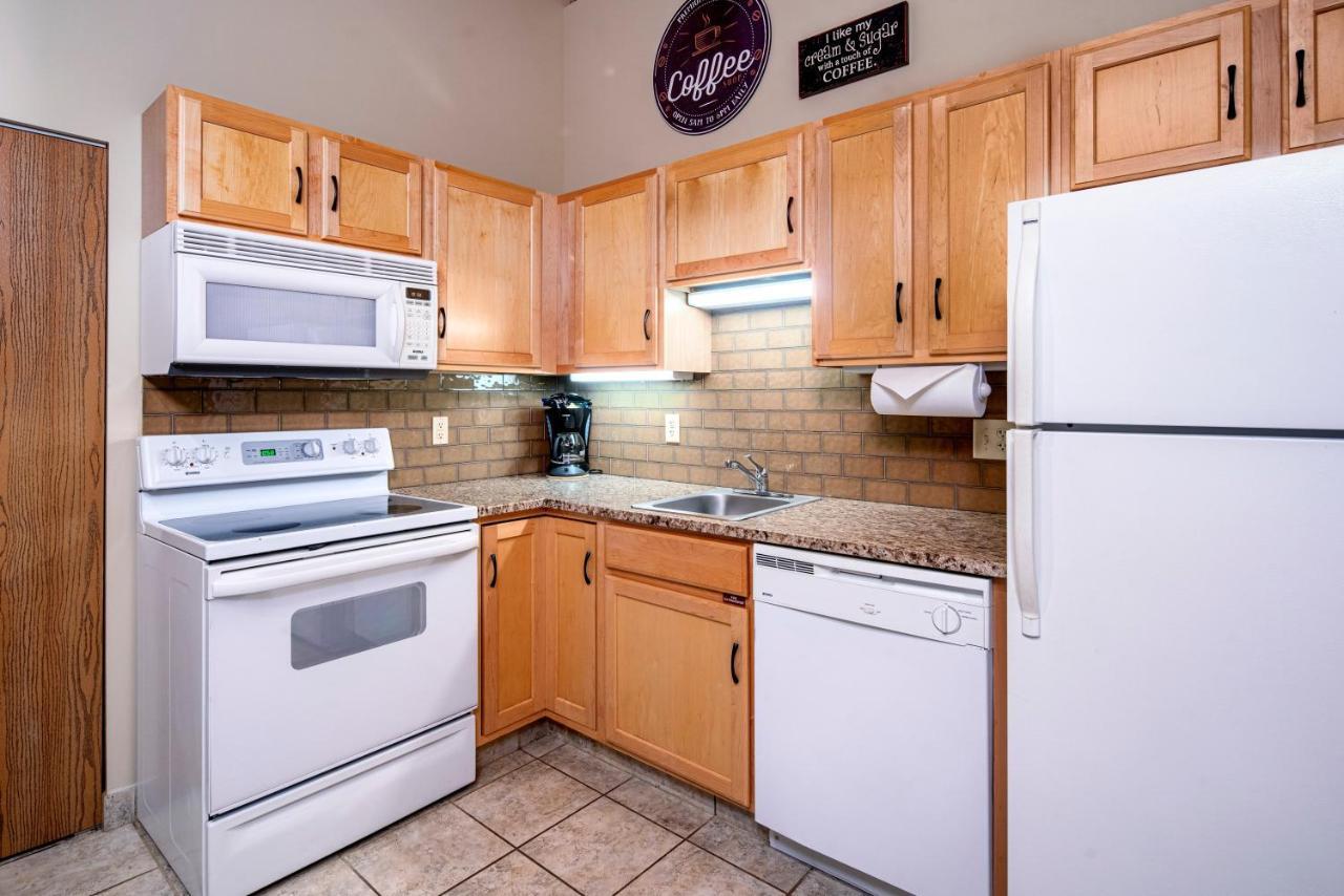 The Suites Hotel At Waterfront Plaza Duluth Esterno foto