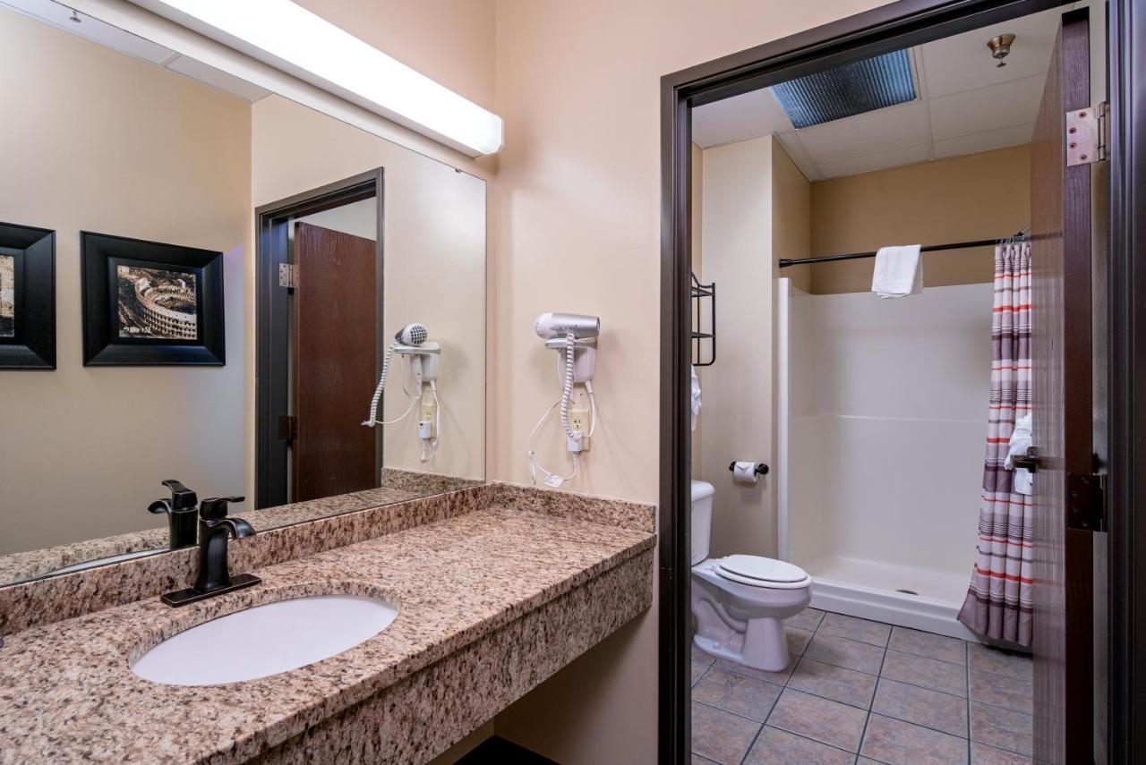 The Suites Hotel At Waterfront Plaza Duluth Esterno foto